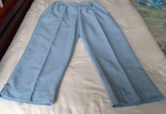 Pantalon - pantacourt – Bleu clair - T 4